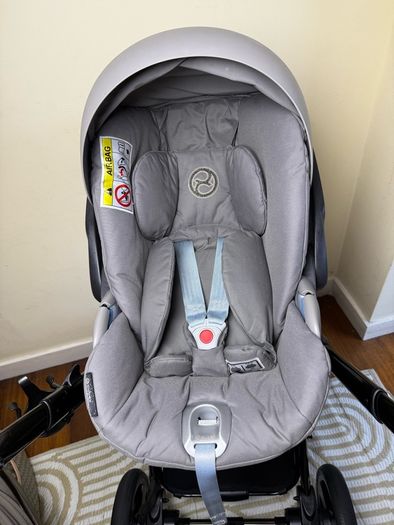 Full Egg 3 travel system Cybex car seat and isofix base