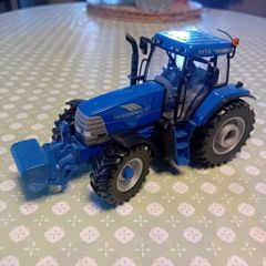 Model tractor 1/32