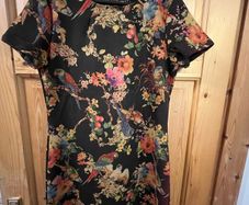 Beautiful Smashed Lemon Parrot Dress Size 12