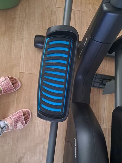 Cross trainer