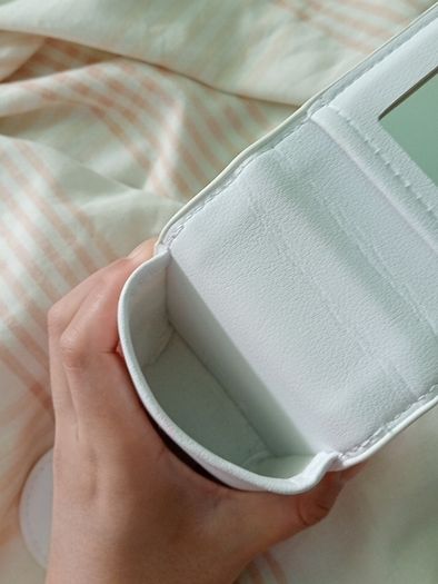 Small pouch with mirror