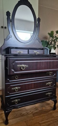 Beautiful Vintage Style Dressing Table / Chest of Drawers with Mirror