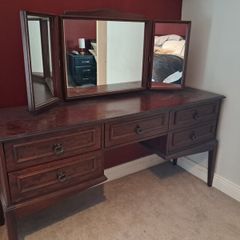 Antique dressing table with mirros
