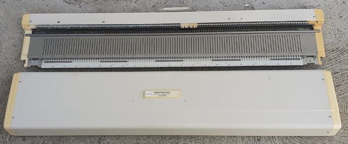 Chunky Electronic Knitting machine