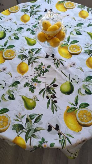 Round tablecloth.  143cm. 100% cotton