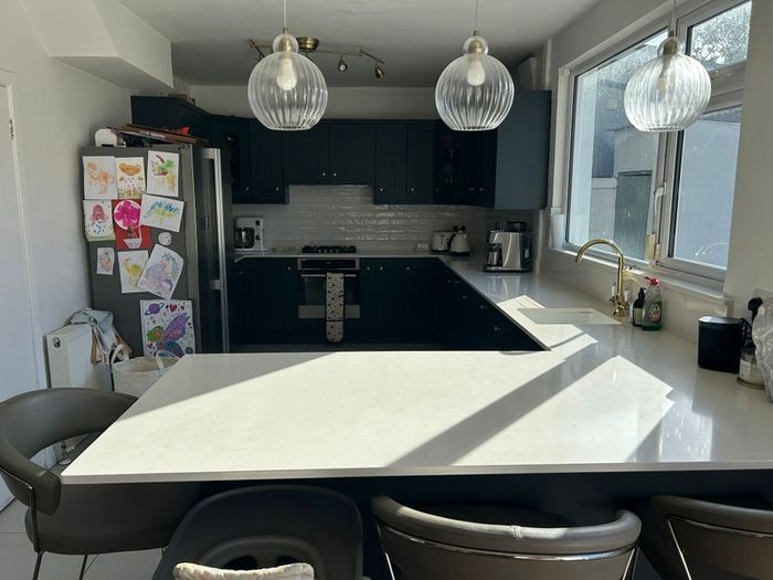 Kitchen with quartz worktop