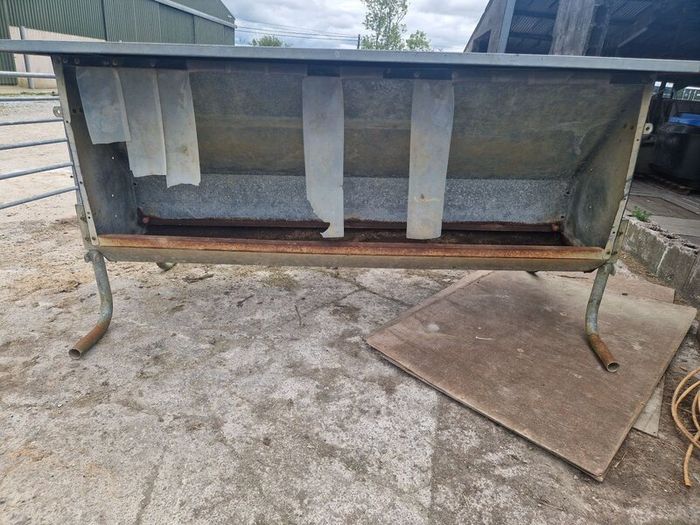 Calf creep feeder