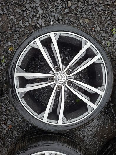 19" Vw Alloys with tyres