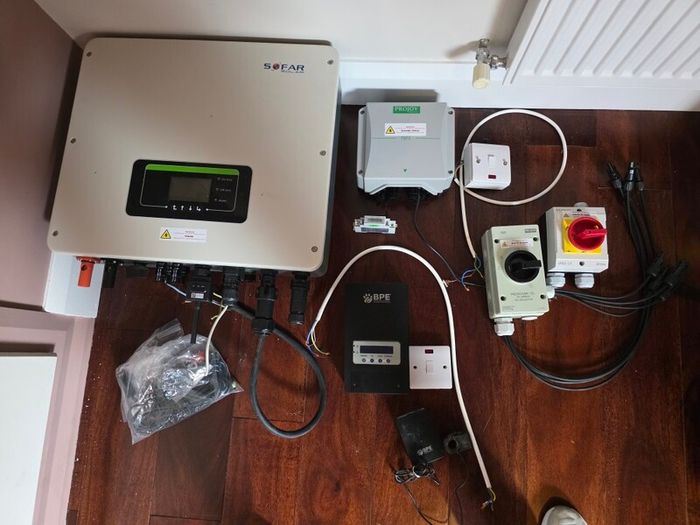 SOFAR HYD 3680-EP 3.68kW Hybrid Solar System + PVDivert - Perfect Working Condition