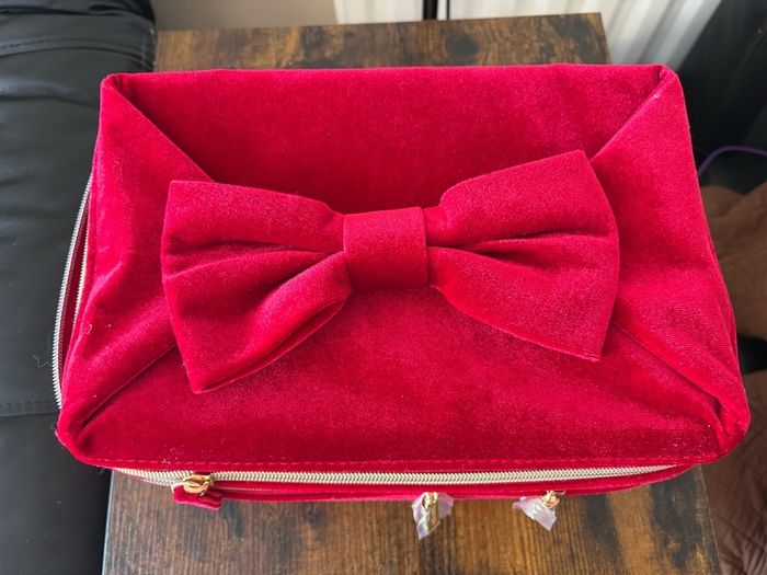 Estee Lauder Red Velvet Bow-Tie Train Case New