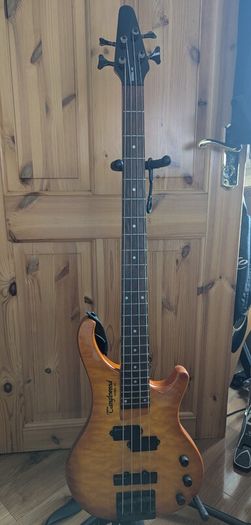 Tanglewood Rebel 4K bass guitar