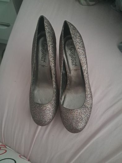 Mid heel shoe