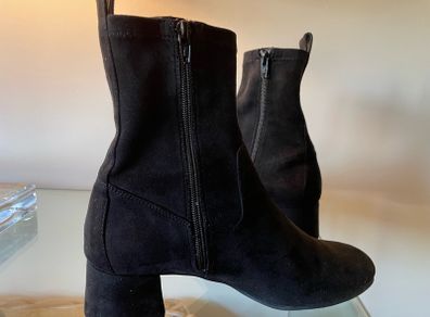 Unisa black ankle boots