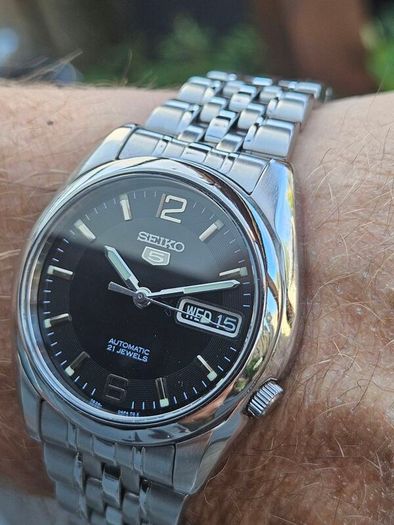 Watch Seiko 5 Automatic.