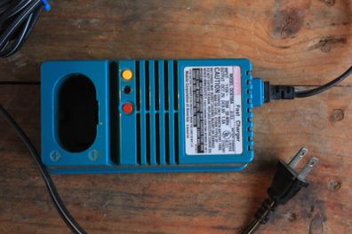 Makita 9.6v Cordless Drill Charger (110v)