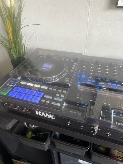 Rane Perfomer DJ Controller with case and deck saver