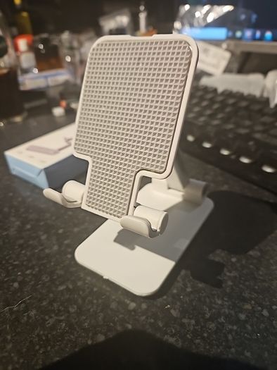 Folding desktop phone satnd