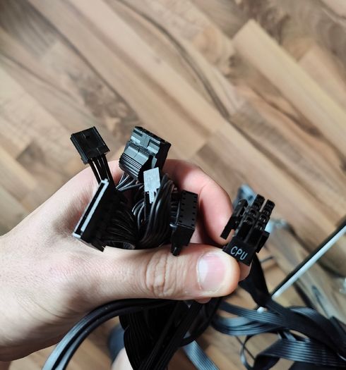 NOX Urano VX 650W Power Supply with PCIe connectors