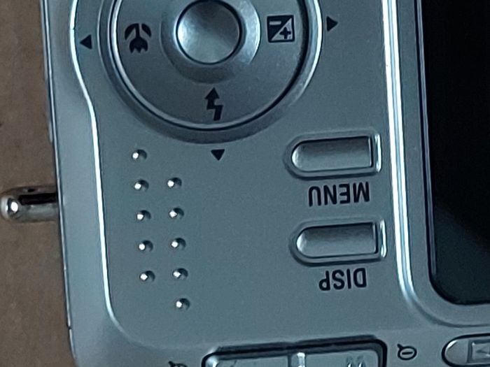 Sony Cyber-Shot Model DSC-S650, 7.2 Megapixels, Takes 2 x AA Baterys, in excellent working and cosmetic condition