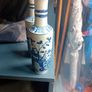 A pair of oriental vases Image 4