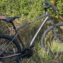 Giant hybrid bike