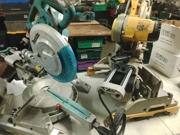 chopsaws. 2 dewalt, 1 Makita