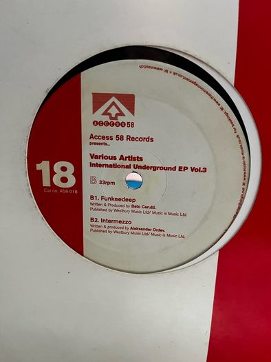 10e each Techno 12" vinyl