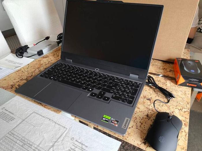 Gaming Laptop Lenovo Loq Ryzen 5 7235HS 4/8 RTX3050 6gb 95w 16gb Ddr5 512GB Nvme 144hz Win11 Rgb