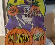 Halloween light up picture some oarts broken but doesnt affet it