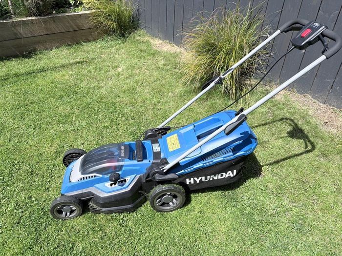 Hyundai 40V Cordless Lawnmower