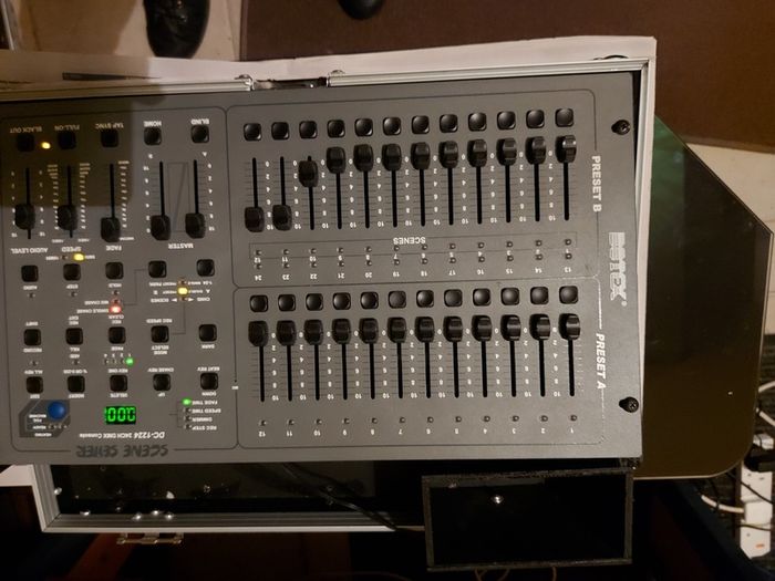 FLYHT PRO SCENE SETTER DC-1224 24 Channel DMX Console in excellent like new condition