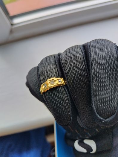 18k gold and diamond ring
