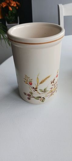 Utensil holder.