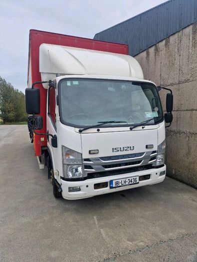 Isuzu 7.5 tonne Curtain sider with taillift