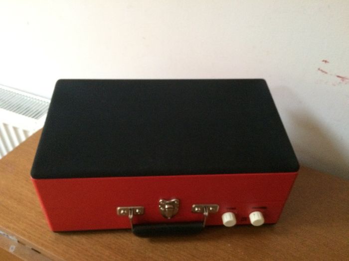 Record Player-Steepletone SRP025 with Detachable Speaker