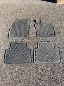 Original VW Tiguan Floor Mats - Rubber