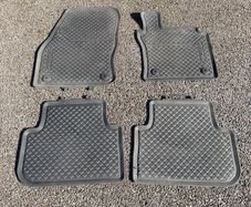 Original VW Tiguan Floor Mats - Rubber