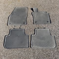Original VW Tiguan Floor Mats - Rubber