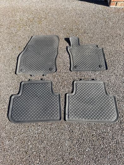 Original VW Tiguan Floor Mats - Rubber