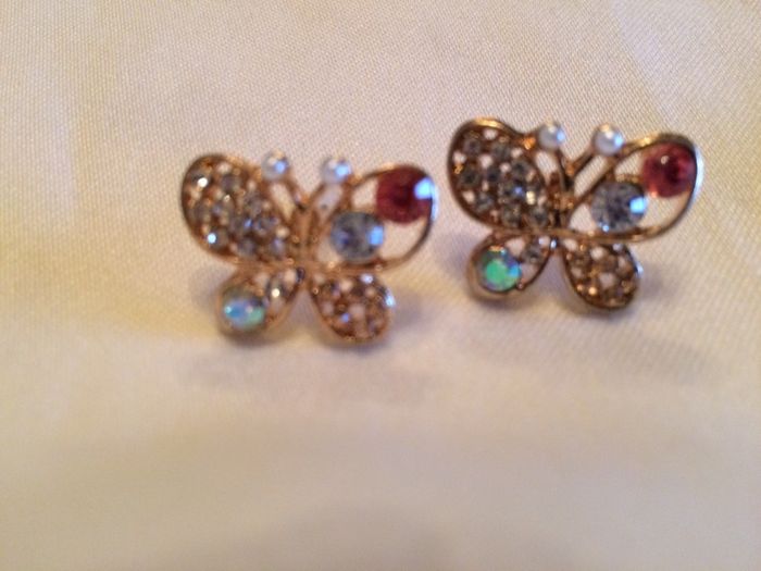 Brand new pretty butterfly earrings