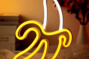 Led Night Light Neon Sign, Banana Led Neon Light Wall Light Wall Decor for Bedroom Halloween Christmas Theme, Battery or USB Powered Light Up Acrylic Neon Sign for Bedroom Bar Party Garden Decorations (FREE POSTAGE)