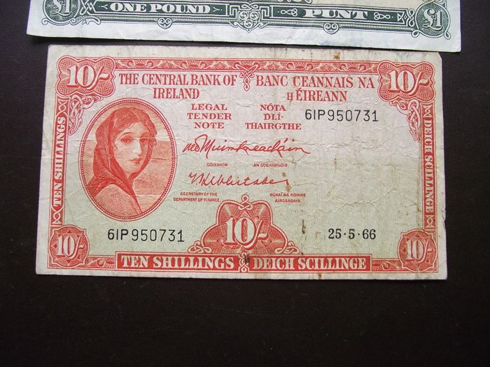 Two Lady Lavery Notes: 10 shillings (1966) & 1 Pound (1967)
