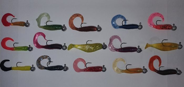 No#5 - New - Set of 15pcs mix colour Mini soft lures 4,5-5cm on jig heads No 1 and 1/0 and 4-5g - Pike Perch Trout Salmon Bass Cod Pollock