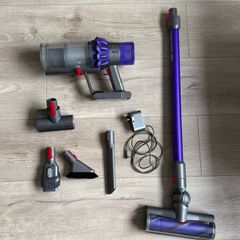 Dyson Cyclone V10 Animal Cordless Vacuum + Attachments & Charger