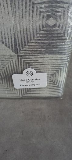 Bedeck King Size duvet cover and 2  Pillowcases and 1 Pair of 90x90 curtains
