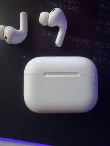 apple earbuds