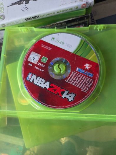 Xbox 360, 3 Controllers, 58 Games