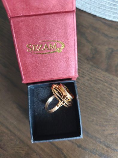14Ct Gold Ring with corundum stone