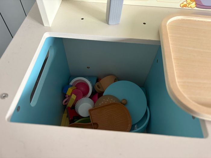 Bluey wooden kitchen FTG