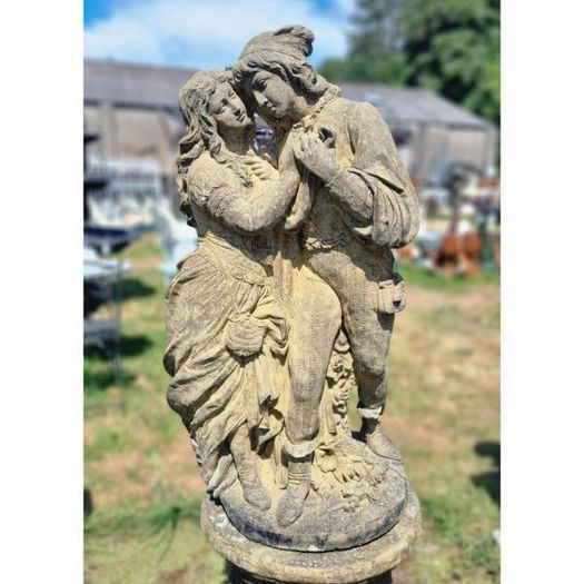 Romeo and Juliet Statue with Pedestal EG022